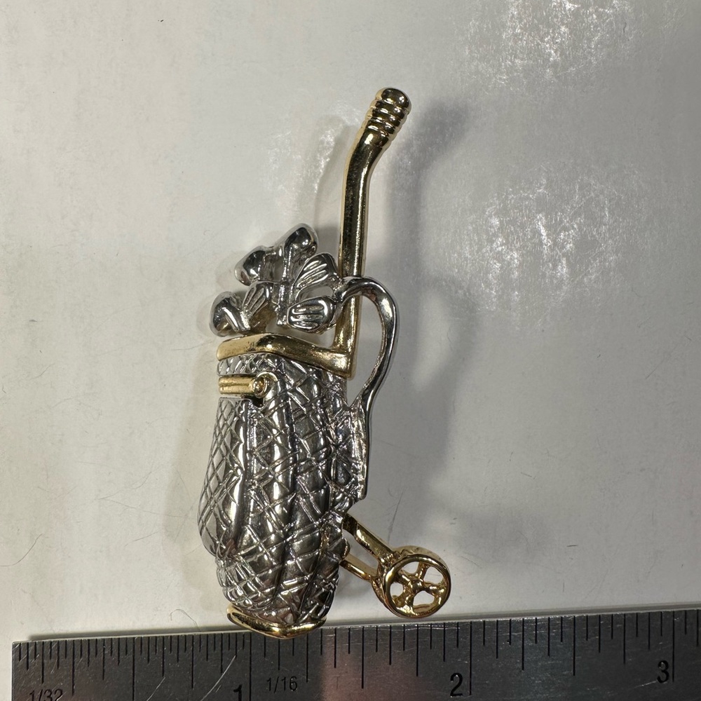 Brooch for golf lovers